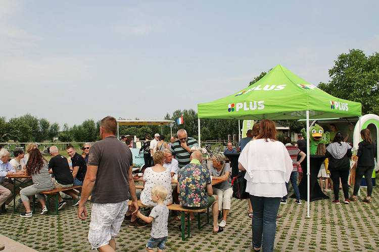 9-6-2018 - Proeverij in zomersfeer door de PLUS in Waarder_29